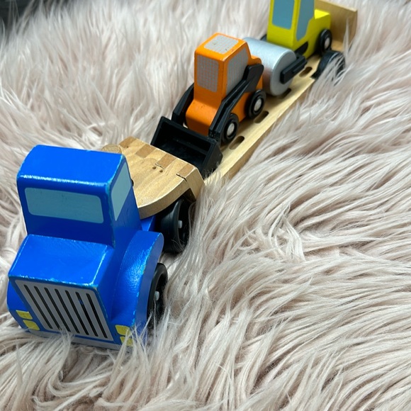 Melissa & Doug trailer and trucks - Picture 1 of 2